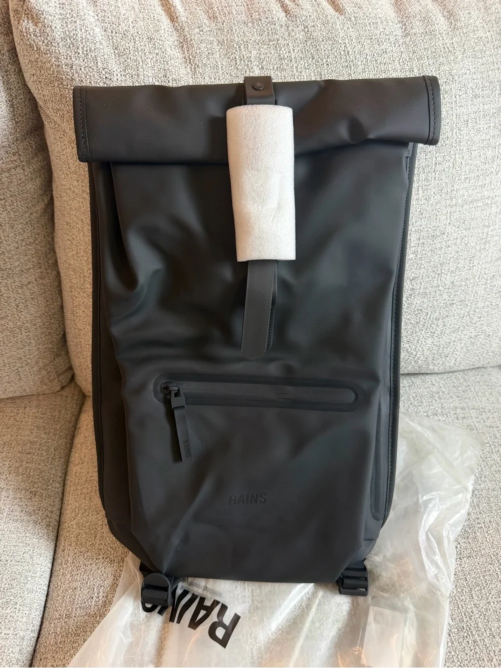 NWT Rains Rolltop Rucksack waterproof backpack in black city chic